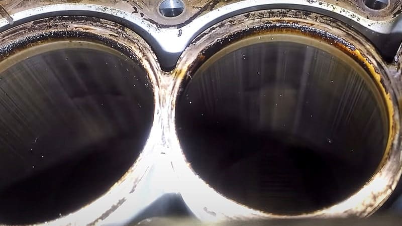 Множественные задиры в цилиндре двигателя Хендай Солярис в результате разрушения катализатора