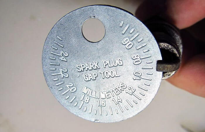 Монетный щуп для проверка зазора электродов свечи зажигания